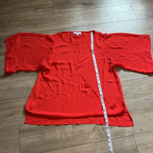 Red J-lo Blouse, size large - Picture 6 of 9